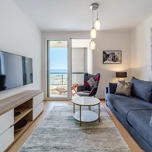 Golden View 8 Apartment