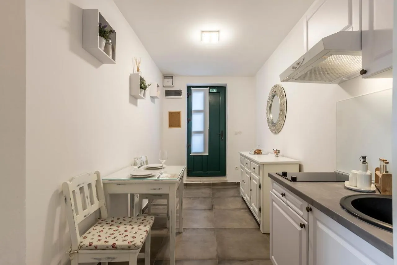 Studio Apartments Insula Split 0*,